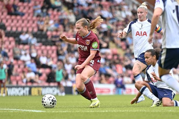 London, Eangland, September 07th 2025: Oona Siren (4 West Ham) in action during the Barclays Women s Super League game between Tottenham Hotspur vs West Ham United at BetWright Stadium in London (Yaroslav Dunka SPP) Copyright: xYaroslavxDunkax xSPPx spp-en-YaDuSp-DSC_4721