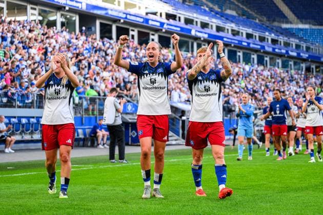 Soccer I Women I Season 2025 2026 I Bundesliga I 1 Matchday I Hamburger SV VfL Wolfsburg I 07 09 2025 Svea Stoldt 8, Hamburger SV , Victoria Schulz 19, Hamburger SV , Jobina Verena Lahr 31, Hamburger SV Hamburg Volksparkstadion Hamburg Germany Copyright: xLobecax xHenningxRohlfsx