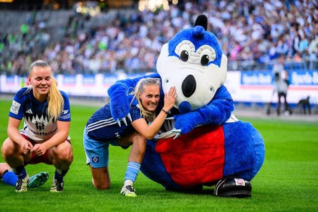 Soccer I Women I Season 2025 2026 I Bundesliga I 1 Matchday I Hamburger SV VfL Wolfsburg I 07 09 2025 Svea Stoldt 8, Hamburger SV , Inga Schuldt 1, Hamburger SV , Dino Hermann Hamburger SV Women Hamburg Volksparkstadion Hamburg Germany Copyright: xLobecax xHenningxRohlfsx