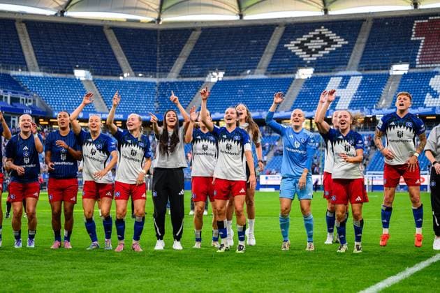 Soccer I Women I Season 2025 2026 I Bundesliga I Matchday 1 I Hamburger SV VfL Wolfsburg I 07 09 2025 Hamburger SV women celebrate the draw Hamburg Volksparkstadion Hamburg Germany Copyright: xLobecax xHenningxRohlfsx