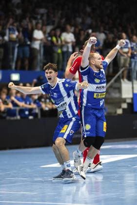 DAIKIN HBL HANDBALL MEN 1 BL 3 GAME DAY THSV EISENACH MT MELSUNGEN FOR EDITORIAL PURPOSES ONLY p 07 09 2025 Eisenach DAIKIN HBL Handball 1 Bundesliga Herren Saison 2025 2026 3 Spieltag Werner Assmann Halle ThSV Eisenach MT Melsungen im Foto Stephan Seitz 44 ThSV Eisenach und Peter Walz 14 ThSV Eisenach jubeln Deutschland Thüringen Eisenach Copyright SaschaxFromm Copyright: SaschaxFromm doc82agwrn5e091h16jh8ja ,EDITORIAL USE ONLY Copyright: SaschaxFromm