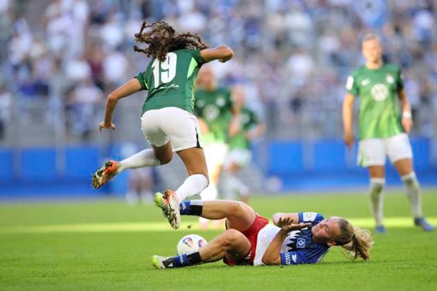 Photo Kessya BUSSY Wolfsburg against Svea STOLDT HSV Soccer Womens Bundesliga on Sun 07 09 2025 Hamburger SV VfL Wolfsburg