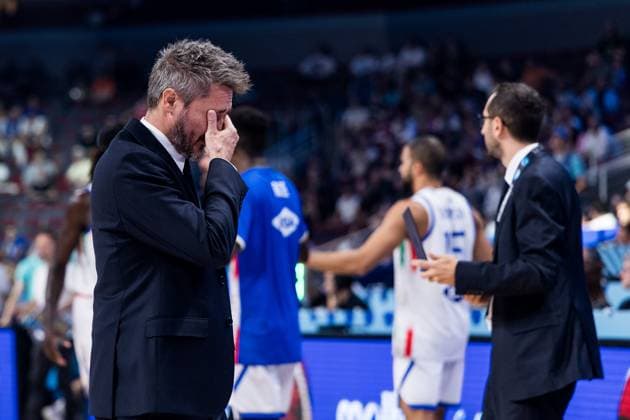 FIBA EuroBasket 2025 Italy Slovenia 07 09 2025 Gianmarco Pozzecco Coach Italy puts his hands in front of his face FIBA EuroBasket 2025 Italy Slovenia, Riga, Arena Riga on 07 09 2025 Copyright: xBEAUTIFULxSPORTS Wunderlx
