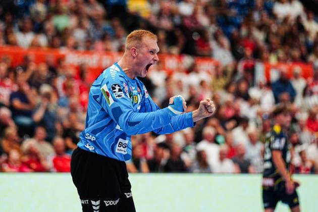 Celebration after parade David Spaeth Rhein Neckar Loewen, 29 GER, Handball Sport Verein Hamburg vs Rhein Neckar Loewen, Handball, 1 Bundesliga, Matchday 3, Season 2025 2026, 07 09 2025 GER, Handball Sport Verein Hamburg vs Rhein Neckar Loewen, Handball, 1 Bundesliga, Matchday 3, Season 2025 2026, 07 09 2025 Hamburg Copyright: xEibner-Pressefoto MarcelxvonxFehrnx EP_MFN