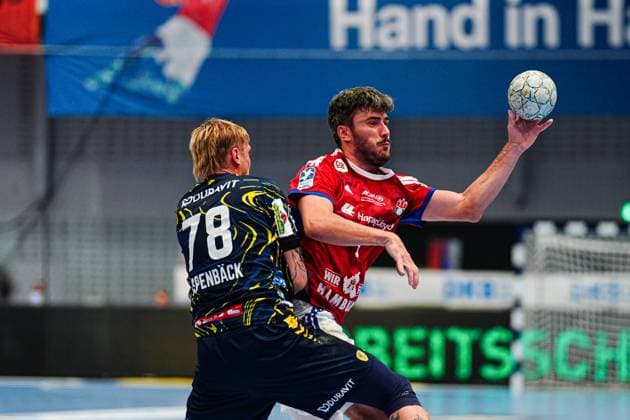 Edwin Aspenbaeck Rhein Neckar Loewen, 78 , Jacob Lassen Handball Sport Verein Hamburg, 09 GER, Handball Sport Verein Hamburg vs Rhein Neckar Loewen, Handball, 1 Bundesliga, Matchday 3, Season 2025 2026, 07 09 2025 GER, Handball Sport Verein Hamburg vs Rhein Neckar Loewen, Handball, 1 Bundesliga, Matchday 3, Season 2025 2026, 07 09 2025 Hamburg Copyright: xEibner-Pressefoto MarcelxvonxFehrnx EP_MFN