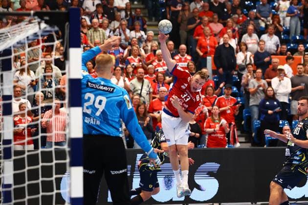 Handball I Men I Season 2025 2026 I Bundesliga I Matchday 3 I HSV Hamburg Rhein Neckar Löwen I 07 09 2025 David Späth 29, Rhein Neckar Löwen Moritz Sauter 33, HSV Hamburg Hamburg Alsterdorfer Sporthalle Hamburg Germany Copyright: xLobeca RalfxHomburgx