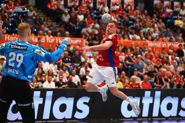 Handball I Men I Season 2025 2026 I Bundesliga I Matchday 3 I HSV Hamburg Rhein Neckar Löwen I 07 09 2025 David Späth 29, Rhein Neckar Löwen Moritz Sauter 33, HSV Hamburg Hamburg Alsterdorfer Sporthalle Hamburg Germany Copyright: xLobeca RalfxHomburgx