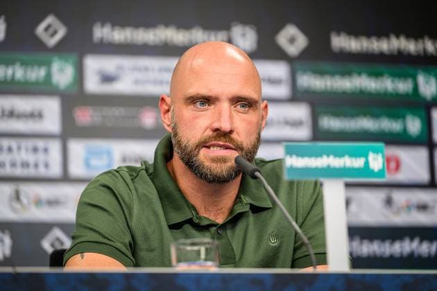 Soccer I Women I Season 2025 2026 I Bundesliga I 1 Matchday I Hamburger SV VfL Wolfsburg I 07 09 2025 Stephan Lerch Coach, VfL Wolfsburg , Press Conference Hamburg Volksparkstadion Hamburg Germany Copyright: xLobecax xHenningxRohlfsx