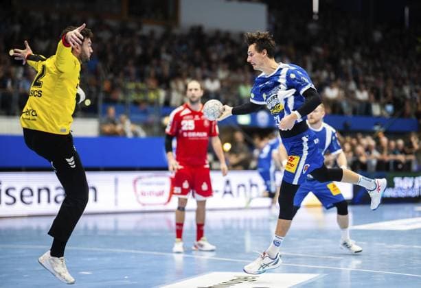 DAIKIN HBL HANDBALL MEN 1 BL 3 GAME DAY THSV EISENACH MT MELSUNGEN FOR EDITORIAL PURPOSES ONLY p 07 09 2025 Eisenach DAIKIN HBL Handball 1 Bundesliga Herren Saison 2025 2026 3 Matchday Werner Assmann Halle ThSV Eisenach MT Melsungen in photo Philipp Meyer 27 ThSV Eisenach in duel with goalkeeper Kristof Palasics 32 MT Melsungen Germany Thuringia Eisenach Copyright SaschaxFromm Copyright: SaschaxFromm doc82ahajacptj19brbj3u8 ,EDITORIAL USE ONLY Copyright: SaschaxFromm