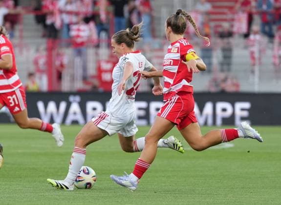 07 09 2025 Soccer Season 2025 2026 1 Google Pixel Women Bundesliga 1 Matchday 1 FC Union Berlin Women FCU 1 FC Nuremberg Women FCN Club Clubwomen ChPr xchxprx from left Nastassja Lein 24, 1 FC Nuremberg FCN Lisa Heiseler 7, 1 FC Union Berlin