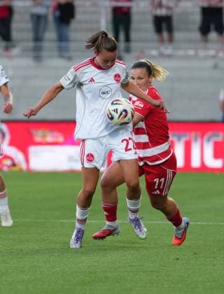 07 09 2025 Soccer Season 2025 2026 1 Google Pixel Women Bundesliga 1 Matchday 1 FC Union Berlin Women FCU 1 FC Nuremberg Women FCN Club Clubwomen ChPr xchxprx from left Julia Pollak 22, 1 FC Nuremberg FCN Dina Orschmann 11, 1 FC Union Berlin