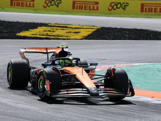 F1 Grand Prix of Italy Lando Norris participates in the Italy Grand Prix F1 race at Monza Circuit in Monza, Italy, on September 5, 2025. Monza ITA Italy  Copyright: xLorisxRosellix originalFilename:roselli-f1italyg250907_npfry.jpg