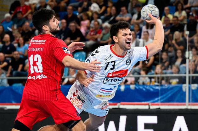 Bietigheim HBL 25 26 SG BBM Bietigheim VfL Luebeck Schwartau v li Juan de la Pena Bietigheim , Lukas Kingsley Emdorf VfL Luebeck Schwartau Bietigheim Bissingen Egetrans Arena Baden Württemberg Germany