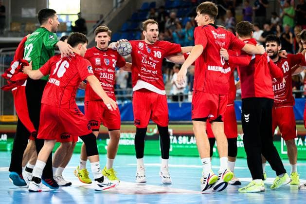 Bietigheim HBL 25 26 SG BBM Bietigheim VfL Luebeck Schwartau Alexander Pfeifer Bietigheim , Tom Wolf Bietigheim Schlussjubel Schlußjubel Emotion Freude Bietigheim Bissingen Egetrans Arena Baden Württemberg Germany