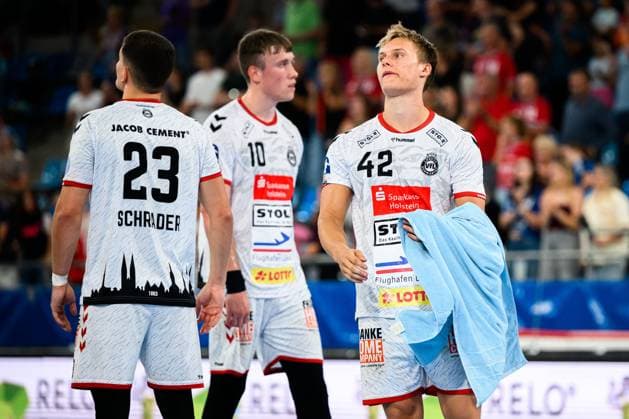 Bietigheim HBL 25 26 SG BBM Bietigheim VfL Luebeck Schwartau Janik Schrader VfL Luebeck Schwartau , Ole Hagedorn VfL Luebeck Schwartau , Einar Nickelsen VfL Luebeck Schwartau dissatisfied disappointed dejected frustrated, Bietigheim Bissingen Egetrans Arena Baden Württemberg Germany