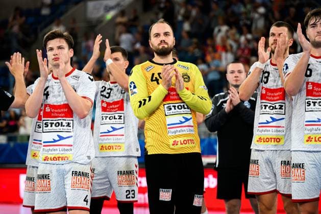 Bietigheim HBL 25 26 SG BBM Bietigheim VfL Luebeck Schwartau Paul Holzhacker VfL Luebeck Schwartau , Goalkeeper Nils Conrad VfL Luebeck Schwartau dissatisfied disappointed dejected frustrated, Bietigheim Bissingen Egetrans Arena Baden Württemberg Germany