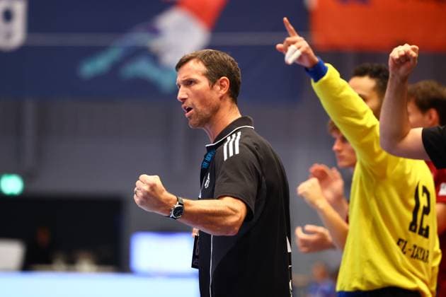 Handball I Men I Season 2025 2026 I Bundesliga I Matchday 3 I HSV Hamburg Rhein Neckar Löwen I 07 09 2025 Torsten Jansen HSV Hamburg clenches fist Hamburg Alsterdorfer Sporthalle Hamburg Germany Copyright: xLobeca RalfxHomburgx
