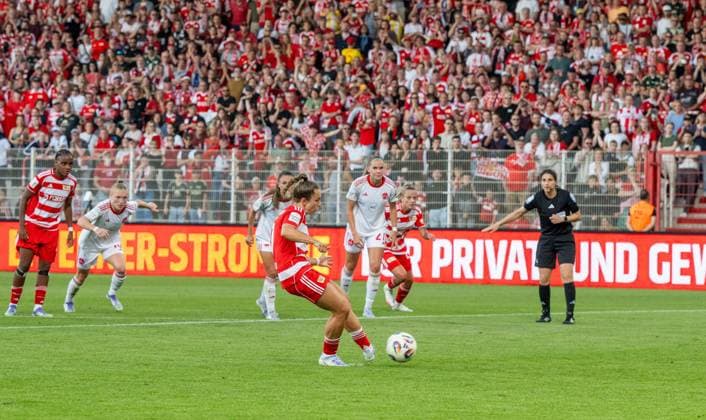 Soccer, Women, Season 2025 2026, Google Pixel Women Bundesliga 1 Matchday , 1 FC Union Berlin 1 FC Nuremberg, Lisa Heiseler 1 Women 1 FC Union scores the goal for 1 0 against goalkeeper Kristin Krammer not in picture, 1 FC Nuremberg , 07 09 2025, Copyright: xMatthiasxKochx