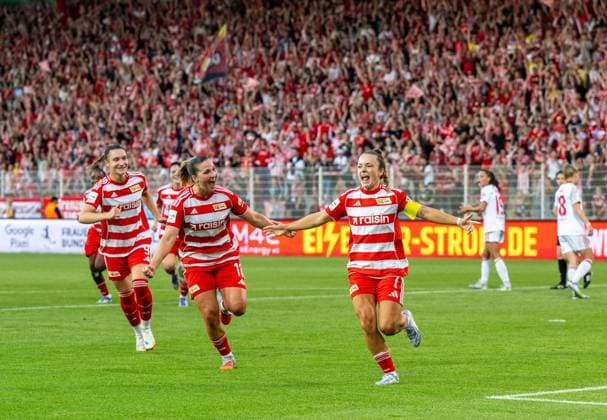 Soccer, Women, Season 2025 2026, Google Pixel Women Bundesliga 1 Matchday , 1 FC Union Berlin 1 FC Nürnberg, v l Sophie Weidauer 1 Women 1 FC Union , Dina Orschmann 1 Women 1 FC Union , Lisa Heiseler 1 Women 1 FC Union , Cheering after goal to 1 0, 07 09 2025, Copyright: xMatthiasxKochx