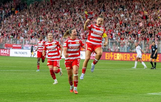 Soccer, Women, Season 2025 2026, Google Pixel Women Bundesliga 1 Matchday , 1 FC Union Berlin 1 FC Nürnberg, v l Sophie Weidauer 1 Women 1 FC Union , Dina Orschmann 1 Women 1 FC Union , Lisa Heiseler 1 Women 1 FC Union , Cheering after goal to 1 0, 07 09 2025, Copyright: xMatthiasxKochx