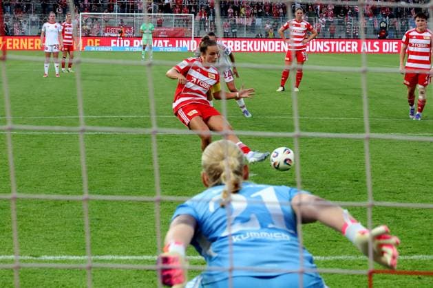 DEU, 2 BL, Frauen, 1 FC Union vs 1 FC Nuernberg, 07 09 2025, Stadion Alte Foersterei, Berlin, DEU, 2 BL, Frauen, 1 FC Union vs 1 FC Nuernberg, im Bild 1 0 durch Elfmeter von Lisa Heiseler 1 FC Union Berlin 7 , Rusek, LarissaAbwehr 1 FC Nuernberg 21 DFL regulations prohibit any use of Photographs as image sequences and or quasi video nordphotoxGmbHx xEngler nph00076