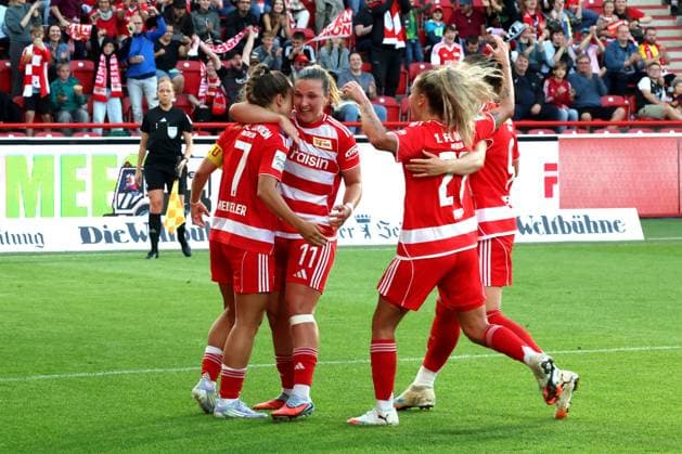 DEU, 2 BL, Frauen, 1 FC Union vs 1 FC Nuernberg, 07 09 2025, Stadion Alte Foersterei, Berlin, DEU, 2 BL, Frauen, 1 FC Union vs 1 FC Nuernberg, im Bild 1 0 durch Elfmeter von Lisa Heiseler 1 FC Union Berlin 7 , Union Spielerinnenkreis DFL regulations prohibit any use of Photographs as image sequences and or quasi video nordphotoxGmbHx xEngler nph00076