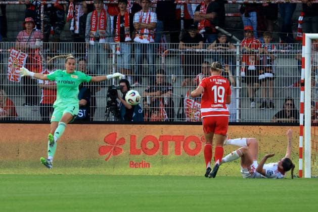 DEU, 2 BL, Frauen, 1 FC Union vs 1 FC Nuernberg, 07 09 2025, Stadion Alte Foersterei, Berlin, DEU, 2 BL, Frauen, 1 FC Union vs 1 FC Nuernberg, im Bild CARA BOESL 1 FC Union Berlin 1 , Samantha Steuerwald 1 FC Union Berlin 19 , Baumgärtel, Jacqueline 1 FC Nuernberg 20 DFL regulations prohibit any use of Photographs as image sequences and or quasi video nordphotoxGmbHx xEngler nph00076