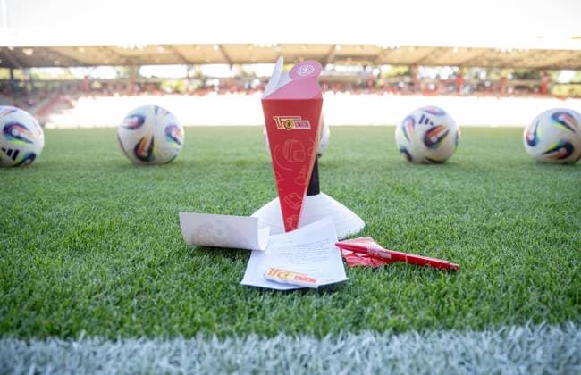 Soccer, Women, Season 2025 2026, Google Pixel Women Bundesliga 1 Matchday , 1 FC Union Berlin 1 FC Nürnberg, children of primary school age with a childrens ticket received a mini school cone, containing small Union surprises and a note to apologize for being tired on the first day of school in Berlin, 07 09 2025, Copyright: xMatthiasxKochx