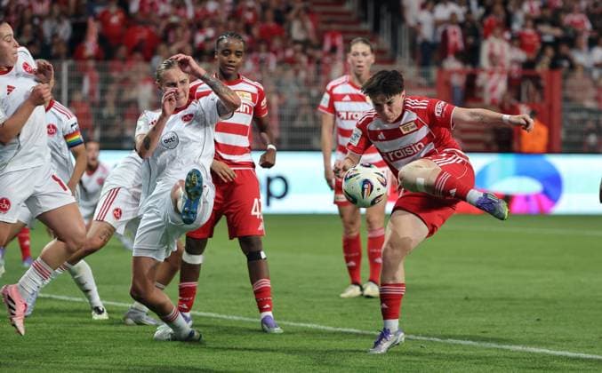 Clara Fröhlich , Tomke Schneider shoots duel match scene action sport soccer soccer 1 Bundesliga women season 2025 2026 07 09 2025 1 FC Union Berlin vs 1 FC Nürnberg FCN DFL regulations prohibit any use of photographs as image sequences and or quasi video