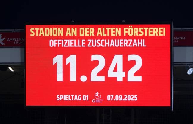 Soccer, Women, Season 2025 2026, Google Pixel Women Bundesliga 1 Matchday , 1 FC Union Berlin 1 FC Nürnberg, Scoreboard with number of spectators 11242, 07 09 2025, Copyright: xMatthiasxKochx