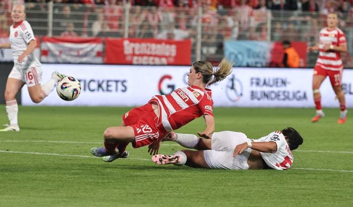 Eileen Campbell, Clara Fröhlich duel match scene action sport soccer soccer 1 Bundesliga women women season 2025 2026 07 09 2025 1 FC Union Berlin vs 1 FC Nürnberg FCN DFL regulations prohibit any use of photographs as image sequences and or quasi video