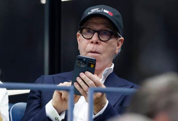 Fashion designer Tommy Hilfiger sits in the stands to watch Jannik Sinner of Italy play Carlos Alcaraz of Spain in the Men s Finals of the 2025 US Open Tennis Championship in Arthur Ashe Stadium at the USTA Billie Jean King National Tennis Center in Flushing Meadows, New York, on Sunday, September 7, 2025.  NYP20250907109 COREYxSIPKIN