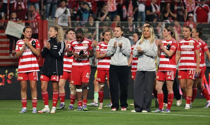 Union womens team disappointed at the lap of honor after the end of the match Sport Football Soccer 1 Bundesliga Women Women Season 2025 2026 07 09 2025 1 FC Union Berlin vs 1 FC Nürnberg FCN DFL regulations prohibit any use of photographs as image sequences and or quasi video