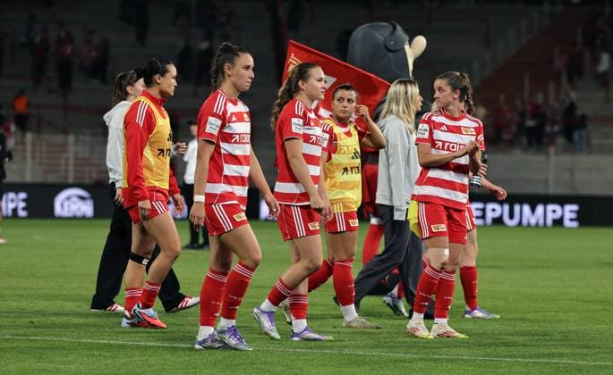 Union womens team disappointed at the lap of honor after the end of the match Sport Football Soccer 1 Bundesliga Women Women Season 2025 2026 07 09 2025 1 FC Union Berlin vs 1 FC Nürnberg FCN DFL regulations prohibit any use of photographs as image sequences and or quasi video