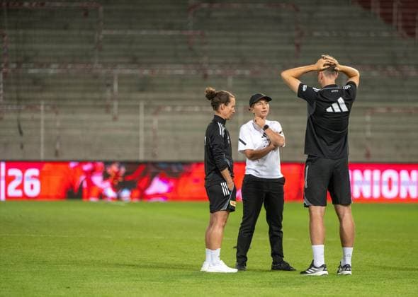 Soccer, Women, Season 2025 2026, Google Pixel Women Bundesliga 1 Matchday , 1 FC Union Berlin 1 FC Nürnberg, f l Co Coach Sabrina Eckhoff 1 Women 1 FC Union , Coach Ailien Poese 1 Women 1 FC Union , Cp Coach and Match Analyst Simon Falke 1 Women 1 FC Union , Disappointment after final whistle, 07 09 2025, Copyright: xMatthiasxKochx