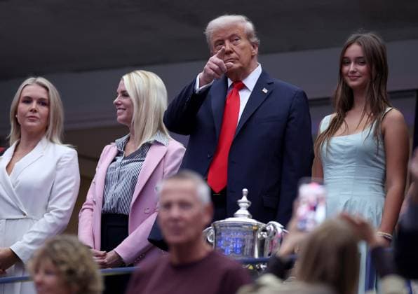 Donald Trump, President of the United States, greets the crowds in Arthur Ashe Stadium during the Mens US Open 2025 US Open, Day Fifteen, USTA Billie Jean King National Tennis Center, New York, USA - 07 Sept 2025New York USTA Billie Jean King National T New York (NY) United States of America  Copyright: xEllaxLing Shutterstockx 15467801k