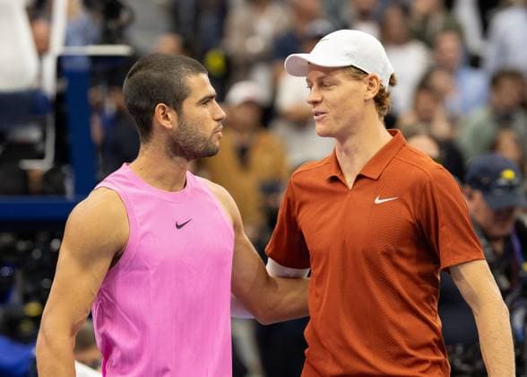 L R Carlos Alcaraz ESP and Jannik Sinner ITA pose at the net before the start of the match, US Open Championships 2025, USTA Billie Jean King National Tennis Center, Flushing Meadows, New York, USA Copyright: xJuergenxHasenkopfx
