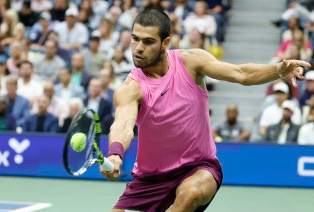 Carlos Alcaraz of Spain hits a return to Jannik Sinner of Italy in the second set in the Men s Finals of the 2025 US Open Tennis Championship in Arthur Ashe Stadium at the USTA Billie Jean King National Tennis Center in Flushing Meadows, New York, on Sunday, September 7, 2025.  NYP20250907147 COREYxSIPKIN