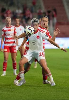 07 09 2025 Soccer Season 2025 2026 1 Google Pixel Women Bundesliga 1 Matchday 1 FC Union Berlin Women FCU 1 FC Nuremberg Women FCN Club Clubwomen ChPr xchxprx Aneta Polaskova 26, 1 FC Nuremberg FCN fends off Tanja Pawollek 31, 1 FC Union Berlin