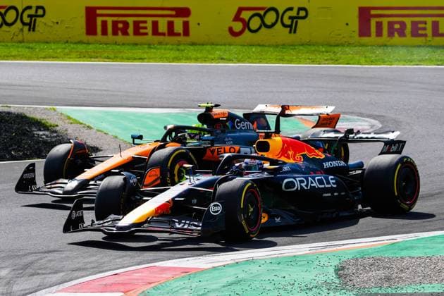 Max Verstappen (NED) - Oracle Red Bull Racing - Red Bull RB21 - Honda RBPT and Lando Norris (GBR) - McLaren Formula 1 Team - McLaren MCL39 - Mercedesduring the Formula 1 Pirelli Gran Premio d™Italia 2025 at Monza Circuit, Lombardy, Italy, from September 6 to 9, 2025. Round 16 of the 2025 FIA Formula One World Championship, WM, Weltmeisterschaft Formula 1 Pirelli Gran Premio d™italia 2025