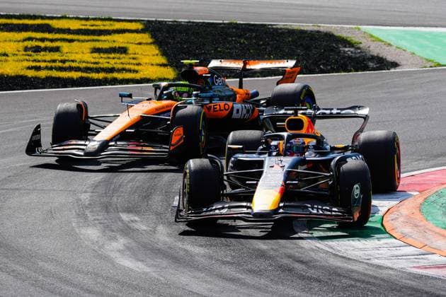 Max Verstappen (NED) - Oracle Red Bull Racing - Red Bull RB21 - Honda RBPT and Lando Norris (GBR) - McLaren Formula 1 Team - McLaren MCL39 - Mercedesduring the Formula 1 Pirelli Gran Premio d™Italia 2025 at Monza Circuit, Lombardy, Italy, from September 6 to 9, 2025. Round 16 of the 2025 FIA Formula One World Championship, WM, Weltmeisterschaft Formula 1 Pirelli Gran Premio d™italia 2025