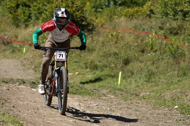 07 09 2025, ChampÃ ry, ChampÃ ry 2025 UCI Mountain Bike World Championships, Ãlvaro Pestana POR during the Men s Downhill Final ChampÃ ry Grand Paradis Valais Switzerland Copyright: xJustPictures.ch FrancescoxMinghettix jp-en-FrMi-MNG_5916