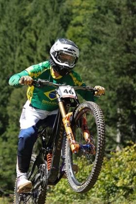 07 09 2025, ChampÃ ry, ChampÃ ry 2025 UCI Mountain Bike World Championships, Roger Vieira BRA during the Men s Downhill Final ChampÃ ry Grand Paradis Valais Switzerland Copyright: xJustPictures.ch FrancescoxMinghettix jp-en-FrMi-MNG_6474