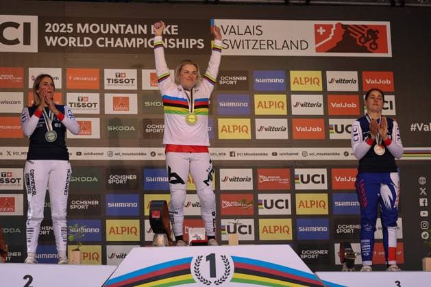 07 09 2025, ChampÃ ry, ChampÃ ry 2025 UCI Mountain Bike World Championships, The Elite Women Downhill Podium from right to left Myriam Nicole FRA , Silver, Valentina Höll AUT , Gold, and Marine Cabirou FRA , Bronze at the award ceremony ChampÃ ry Grand Paradis Valais Switzerland Copyright: xJustPictures.ch FrancescoxMinghettix jp-en-FrMi-MNG_8328