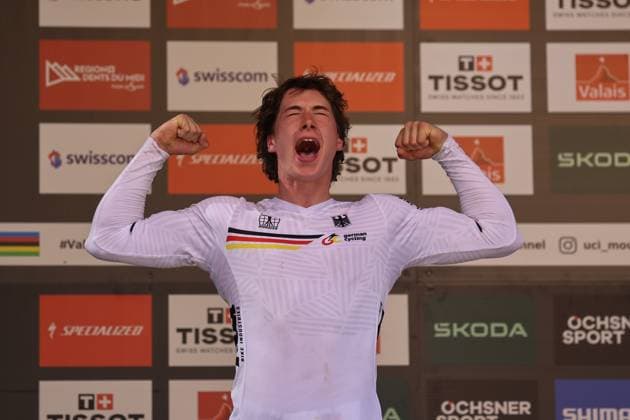 07 09 2025, ChampÃ ry, ChampÃ ry 2025 UCI Mountain Bike World Championships, Henri Kiefer GER , Silver Medal at the Downhill World Championship during the award ceremony ChampÃ ry Grand Paradis Valais Switzerland Copyright: xJustPictures.ch FrancescoxMinghettix jp-en-FrMi-MNG_8521