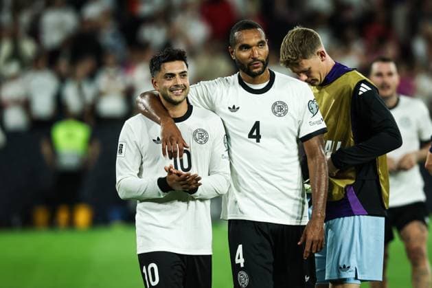 Fussball, UEFA European Qualifiers WM Qualifikation Europa Gruppe A - 6.Spieltag Deutschland - Nordirland 07.09.2025, RheinEnergieSTADION Nadiem Amiri (Deutschland, 10) Jonathan Tah (Deutschland, 4) Köln RheinEnergieSTADION Nordrhein-Westfalen Deutschland *** Sport, Football, UEFA European Qualifiers World Cup Qualifiers Europe Group A 6 Matchday Germany Northern Ireland 07 09 2025, RheinEnergieSTADION Nadiem Amiri Germany, 10 Jonathan Tah Germany, 4 Cologne RheinEnergieSTADION North Rhine-Westphalia Germany
