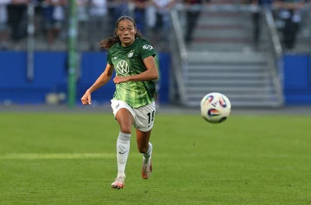 Kessya Bussy VfL Wolfsburg Football, GER, Women, Ladies, Flyeralarm Womens Bundesliga, Season 2025 2026, Volksparkstadion, 1 Matchday Hamburger SV vs VfL Wolfsburg, 3 3