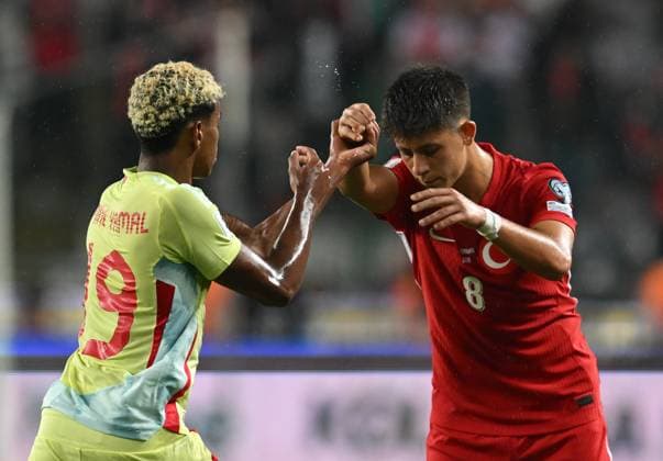 Turkiye v Spain - 2026 FIFA World Cup, WM, Weltmeisterschaft, Fussball European Qualifiers KONYA, TURKIYE - SEPTEMBER 7: Lamine Yamal (19) of Spain and Arda Guler of Turkiye gets argued during the 2026 FIFA World Cup European Qualifiers Group E second match between Turkiye and Spain at Medas Konya Buyuksehir Stadium in Konya, Turkiye, on September 7, 2025 Mehmet Ali Ozcan Anadolu Konya Turkey. Editorial use only. Please get in touch for any other usage.  Copyright: x2025xAnadoluxMehmetxAlixOzcanx