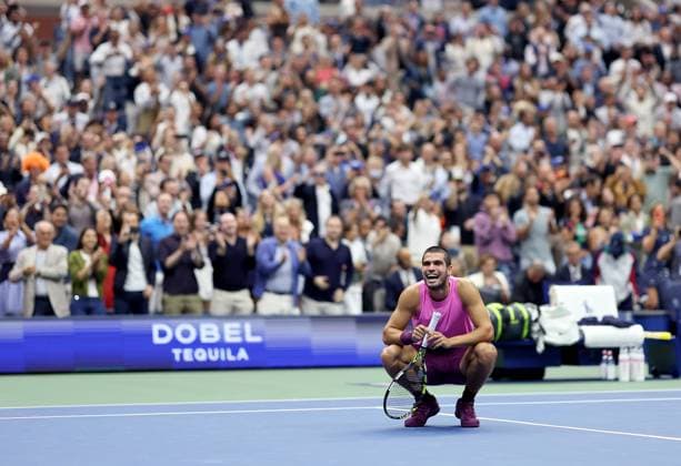 Carlos Alcaraz of Spain celebrates on match point 2025 US Open, Day Fifteen, USTA Billie Jean King National Tennis Center, New York, USA - 07 Sept 2025New York USTA Billie Jean King National T New York (NY) United States of America  Copyright: xEllaxLing Shutterstockx 15467801au