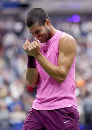 Carlos Alcaraz of Spain celebrates on match point 2025 US Open, Day Fifteen, USTA Billie Jean King National Tennis Center, New York, USA - 07 Sept 2025New York USTA Billie Jean King National T New York (NY) United States of America  Copyright: xEllaxLing Shutterstockx 15467801al